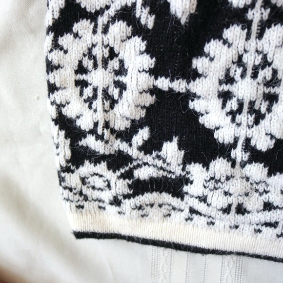 Black and white royal damask patterned sweater - Picture 5 of 8